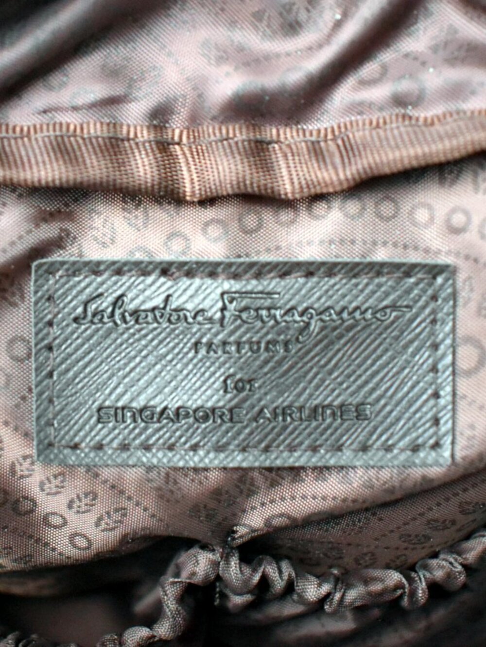 Salvatore Ferragamo Singapore Airlines First Class Amenity Toiletry Bag - Picture 8 of 11